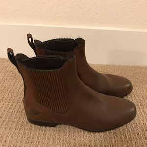 Ugg brown waterproof and lined boots size 6